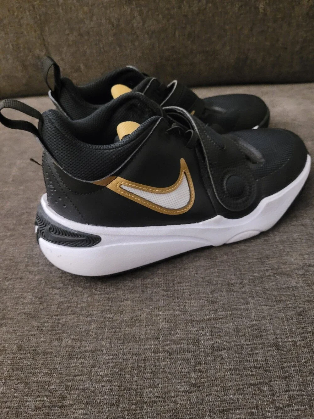 Nike Team Hustle D 11 Youth Shoes
